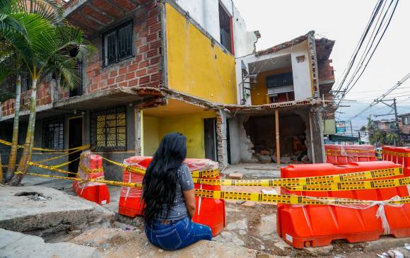 María Cleofe Morales y su familia esperan el apoyo de las autoridades para recuperar su vivienda, que fue construida con el esfuerzo de sus padres, ya fallecidos. FOTO MANUEL SALDARRIAGA