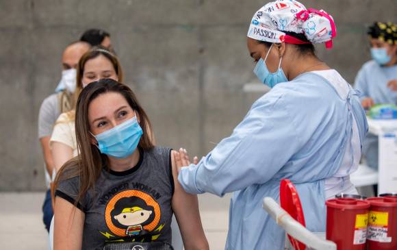 El domingo 26 de junio fue alcanzada a nivel nacional la meta de 17 millones de dosis aplicadas, esto cuatro días antes de la fecha esperada por el Ministerio de Salud y Protección Social. FOTO Edwin Bustamante