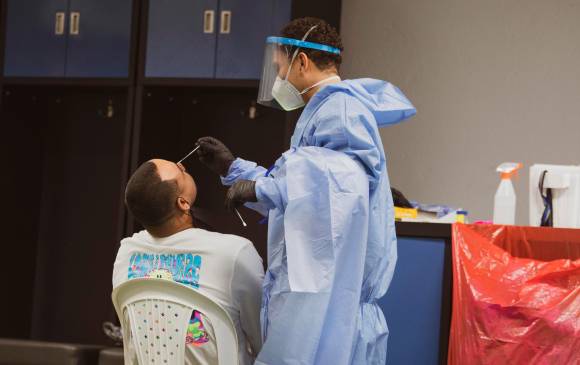 Con las pruebas PCR recibió este lunes el cuerpo médico a todos los jugadores. Felipe Pardo, en el chequeo. FOTO cortesía dim 
