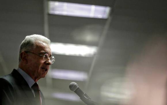 Álvaro Uribe Vélez se refirió al acto que realizaron encapuchados en la Catedral Primada de Bogotá. FOTO: COLPRENSA.