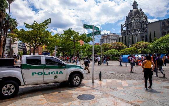A los 1.500 policías que están garantizados para la parte final de la Feria de Flores se les sumarán 500 más provenientes de Bogotá, para un total de 2.000 efectivos. FOTO Carlos Velásquez.