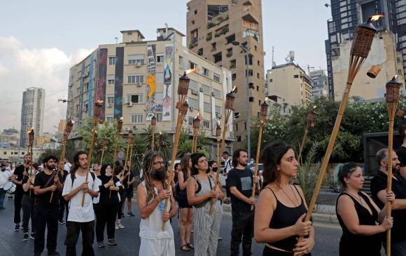 Decenas de personas se manifestaron a principios de agosto en el puerto de Beirut pidiendo respuestas y explicaciones a la explosión de agosto de 2020. FOTO AFP