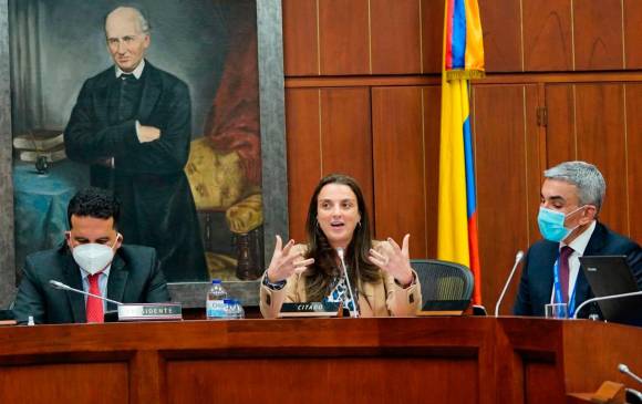 La ministra de las TIC, Karen Abudinen, asistió este martes al debate de control político citado por la Comisión Sexta del Senado. FOTO COLPRENSA