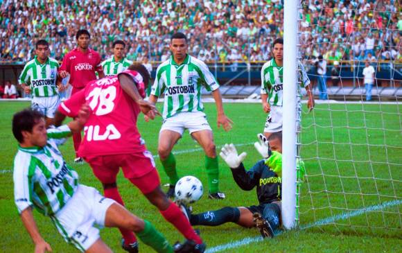 El 20 de diciembre de 1999 Luis Fernando Suárez obtuvo su primer título con Nacional y como entrenador. Foto Henry Agudelo archivo El Colombiano.