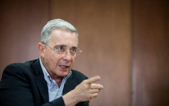 Álvaro Uribe advirtió que ya tiene 69 años y que, a su edad, adquirió un compromiso con su familia para no volver al Congreso. FOTO Esteban Vanegas