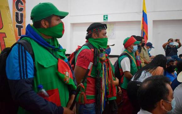 Las organizaciones indígenas del Cauca se reunieron para anunciar el corredor humanitario. FOTO: COLPRENSA