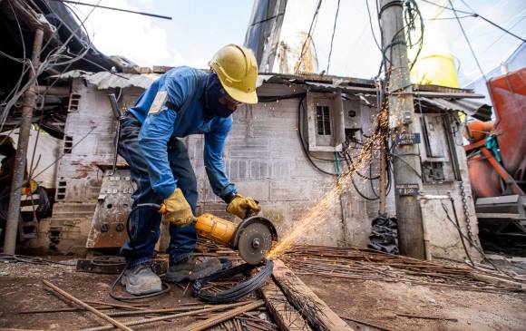 El Gobierno sostuvo que la pérdida adquisitiva de los ingresos de los trabajadores se está sintiendo, por eso la propuesta de fijar el mínimo en $1 millón para 2022. FOTO Carlos Velásquez