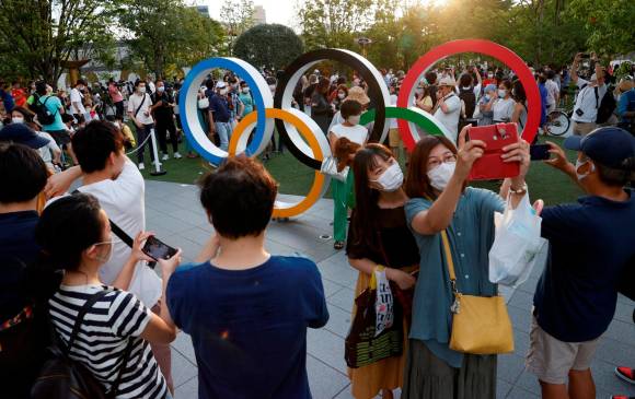 Pese a que no entró público al Estadio Olímpico de Tokio, este hizo presencia afuera del escenario. 