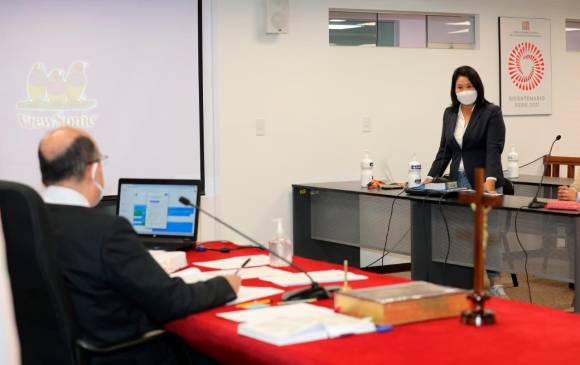 La peruana Keiko Fujimori seguirá en libertad condicional tras haberlo determinado así un juez de su país este lunes. FOTO EFE