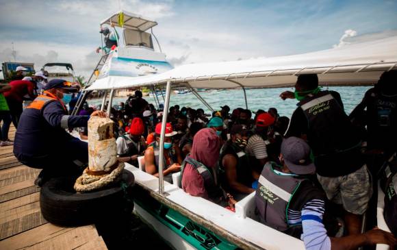 La demanda de embarcaciones para cruzar hacia Capurganá superó la oferta. Foto: Camilo Suárez