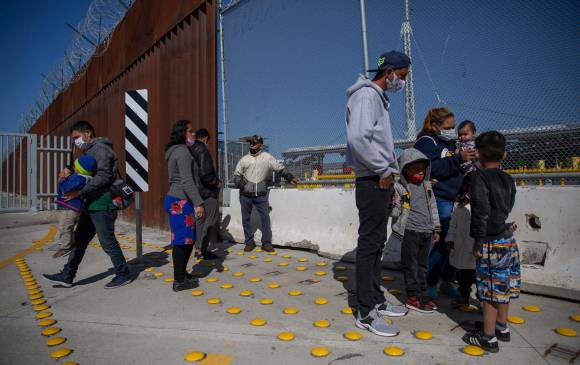 Miles de familias intentan entrar a Estados Unidos. La mayoría es regresada a su país de origen. FOTO Getty