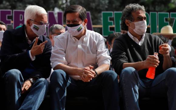 Jorge Enrique Robledo, Juan Fernando Cristo y Sergio Fajardo, integrantes de la Coalición Centro Esperanza. FOTO: Colprensa