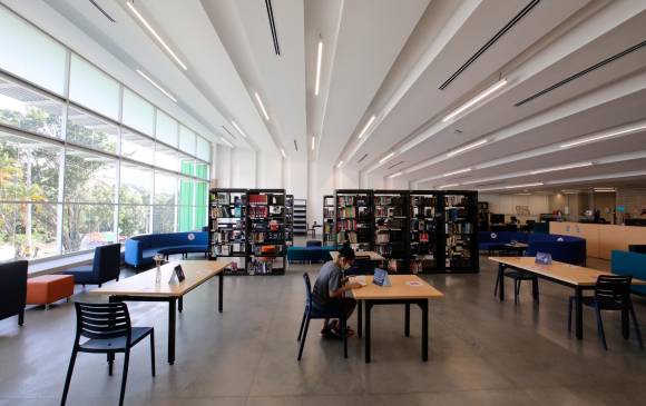 El lugar tiene aulas para talleres literarios e impresiones en tres dimensiones. FOTO edwin bustamante