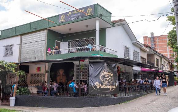 Restaurante Mi Palenque, ubicado en la centralidad de la comuna13, logró crecer durante la pandemia y generar nuevos empleos. Es reconocido por su sazón del Pacífico. FOTO carlos velásquez