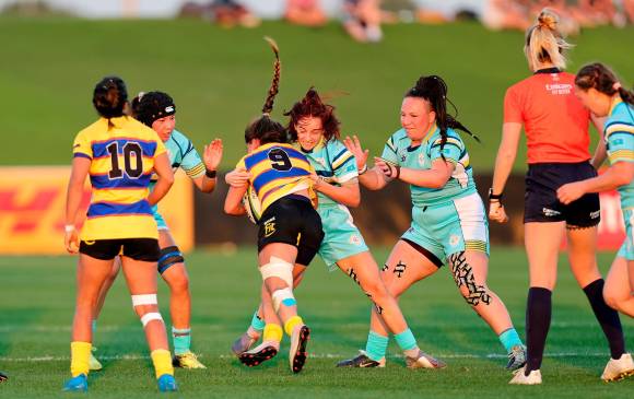 Las colombianas en acción en el duelo que ganaron ante Kazajistán. FOTO cortesía federación colombiana de rugby
