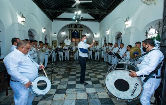 Una orquesta de cerca de 70 músicos toca en la Semana Santa de Mompox, poniendo el paso a las procesiones. Foto: Jaime Pérez. 