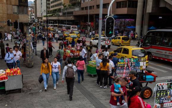 La Alcaldía de Medellín considera que con un 90 % de personas vacunadas con al menos una dosis el municipio alcanzaría la inmunidad colectiva. FOTO EDWIN BUSTAMANTE
