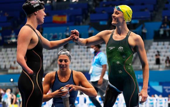 Natalie Sims del equipo de EE. UU. y Ellie Cole del equipo de Australia se preparan para competir en la final de 400 m estilo libre femenino. Foto: Getty