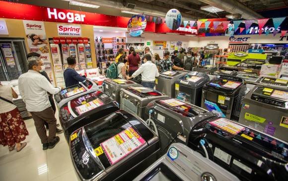 BBVA Research remarcó que el gasto de los hogares en bienes no esenciales ha crecido progresivamente con la recuperación de los empleos y de los ingresos. FOTO Carlos Velásquez