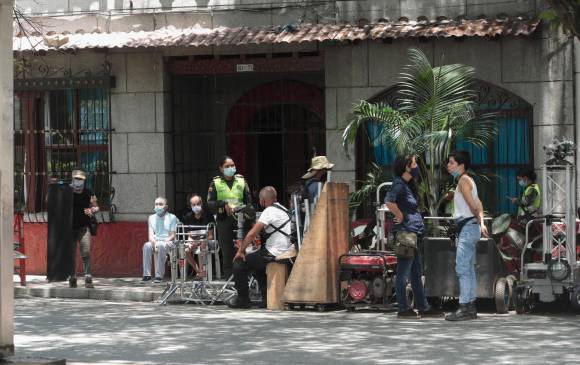 Imagen del rodaje de Los reyes del mundo, de Laura Mora, que se está grabando en el Centro de Medellín. El cronograma de filmación de esta cinta termina mañana. FOTO Carlos Velásquez.