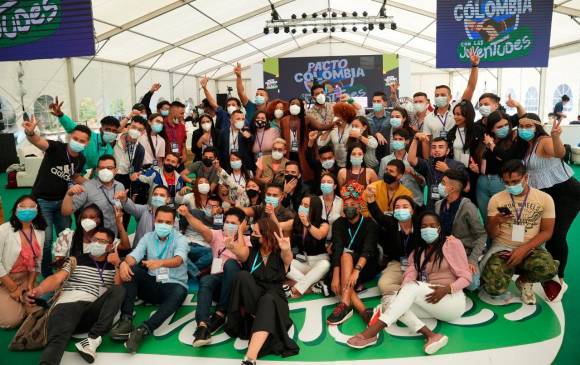 En Pereira se realizó un encuentro con 120 jóvenes líderes del país y funcionarios del alto gobierno con motivo del Día de la Juventud. Allí se ratificará hoy la ruta a seguir para el cumplimiento de los acuerdos adquiridos en el Pacto. FOTO cortesía consejería juventud
