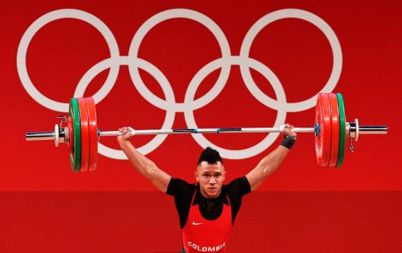 La presea dorada se escapó por muy poco al deportista colombiano, pues fue superado por los 332 kg alzados por el chino Lijun Chen. Foto Getty Images