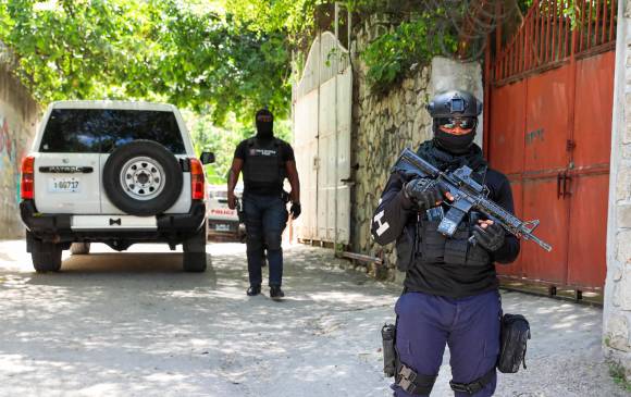 Según el embajador haitiano en EE.UU., el asesinato del presidente fue realizado por profesionales que se hicieron pasar por agentes de la DEA. La esposa de Moïse está viva. FOTO Getty y AFP