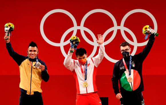 El pesista Luis Javier Mosquera obtuvo este domingo la primera medalla de plata para Colombia en los Juegos Olímpicos de Tokio 2020. Foto Getty Images