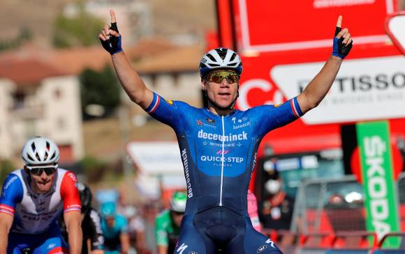 Jakobsen ganó etapa 4; dos colombianos en top-10 de la Vuelta
