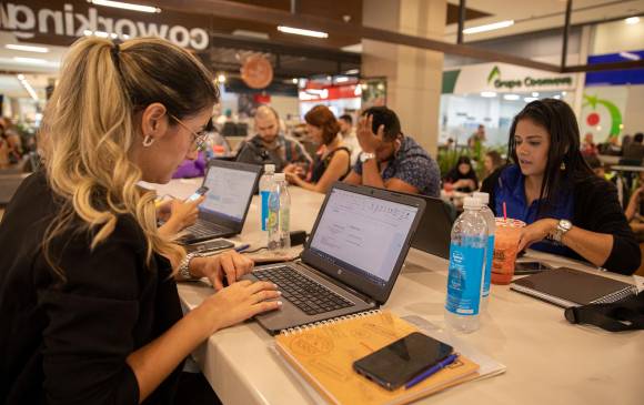 Los trabajadores quieren que las empresas les permitan trabajar “desde cualquier lugar del mundo”, dice el estudio. FOTO carlos velásquez