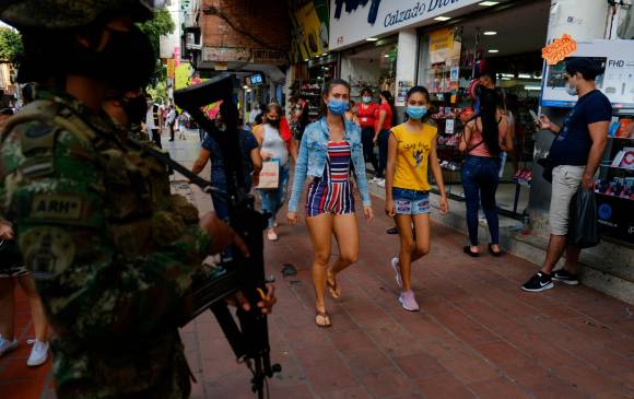 Después del toque de queda en Cúcuta, las personas salen a la calle 10 ente Av. 7 y 6 en el centro de Cúcuta a comprar masivamente el 28 de diciembre. Foto: Ferley Ospina