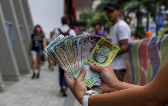 El incremento del salario mínimo venezolano entró en vigencia a partir de este sábado 1 de mayo. FOTO JAIME PÉREZ