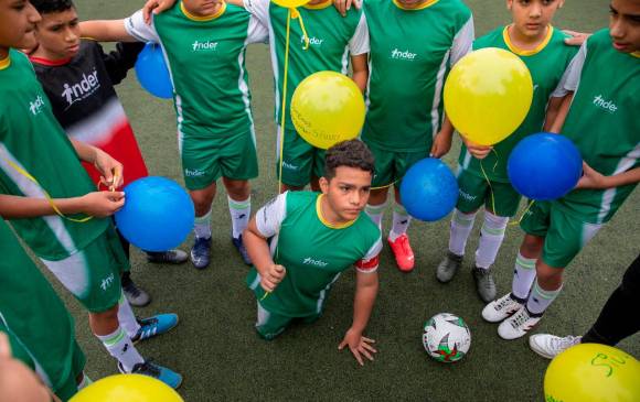 Para Juan José Escobar, quien con sus manos acelera sus movimiento en la cancha, subraya que el dolor está en la mente. 