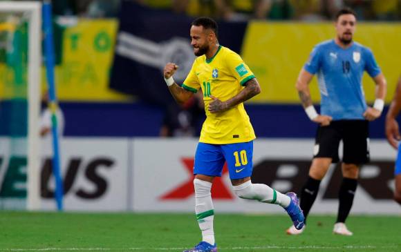 Neymar marcó a los 10 minutos en la victoria de Brasil ante Uruguay que ratifica a los dirigidos por Tite como líderes absolutos de la Eliminatoria. FOTO efe