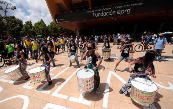Colectivos musicales participan de las actividades que se realizan en el Parque de Los Deseos. Foto: Carlos Velásquez