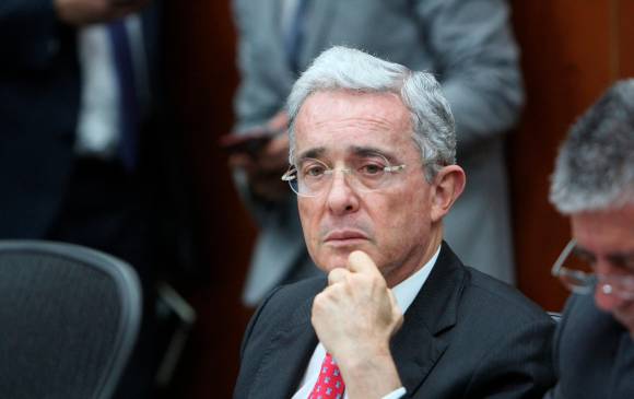 Quedó definido el tema, el Juez 28 de Conocimiento de Bogotá estudiará, el próximo 6 de abril, los argumentos de la Fiscalía General con los que busca precluir la investigación contra Álvaro Uribe Vélez. FOTO COLPRENSA 