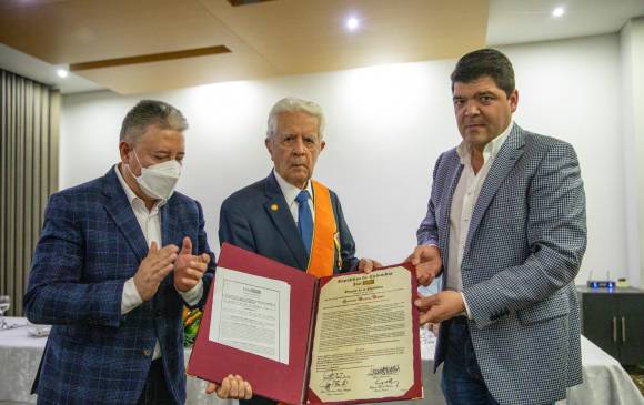 En el acto estuvieron el contralor para la Salud de Medellín, el senador Juan D. Gómez y el representante a la Cámara Nicolás Echeverry. FOTO Carlos Velásquez