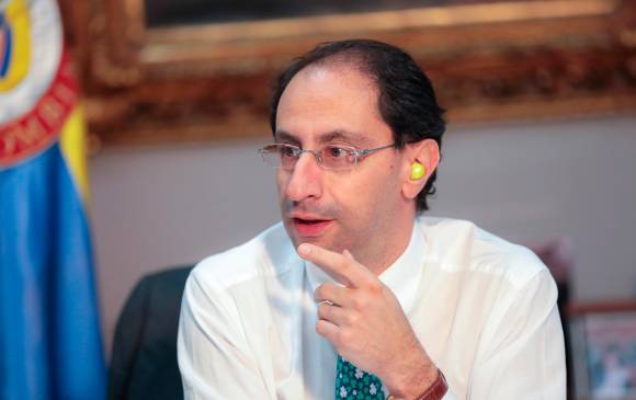 El ministro José Manuel Restrepo celebró la apetito del mercado por los TES verdes del Gobierno Nacional. FOTO: Colprensa