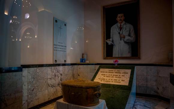 En la iglesia Nuestra Señora del Carmen, en Caracas, hay un cofre con algunos restos de José Gregorio Hernández. FOTO EFE
