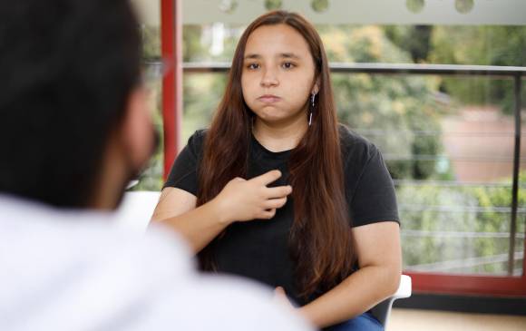 La comunidad sorda de Colombia cuenta con Diccionario en Lengua de Señas Colombiana para atención en salud. FOTO cortesía
