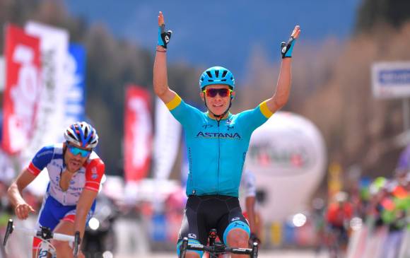 El ciclista colombiano Supermán López será el líder de Astana para el Giro de Italia en 2022. FOTO EFE