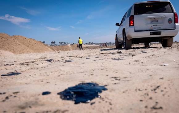 Derrame de 570.000 litros de petróleo llega al Pacífico en California