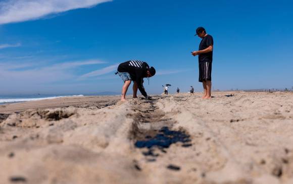 Derrame de 570.000 litros de petróleo llega al Pacífico en California