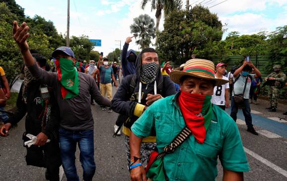 La comunidad indígena llegó hasta la capital del Valle para iniciar protestas contra el Gobierno. FOTO EFE