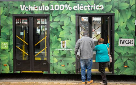 Los buses eléctricos de Metroplús operan, principalmente, en la denominada Línea O del sistema metro que recorre la avenida 80. FOTO edwin bustamante