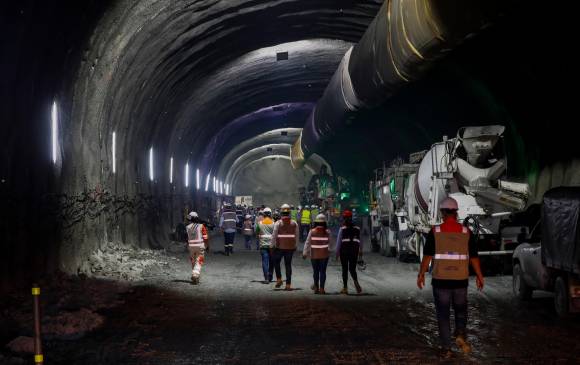 Cada uno de los dos tubos del túnel de Amagá mide 3,6 kilómetros, un total excavado de 7,2 kilómetros. FOTOS Manuel Saldarriaga