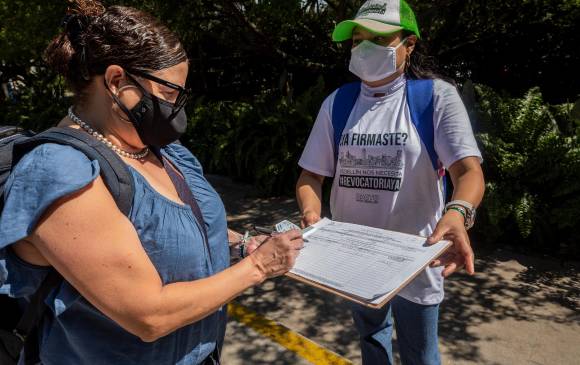 Según el concejal Julio González, miembro del proceso de revocatoria, ya se alcanzaron más de 250.000 firmas que serán presentadas ante la Registraduría. FOTO: Camilo Suárez.