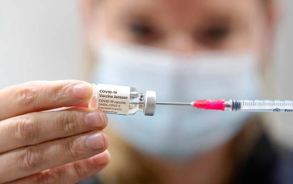 Colombia es uno de los países que está vacunando a su población con la vacuna de Janssen. FOTO Efe