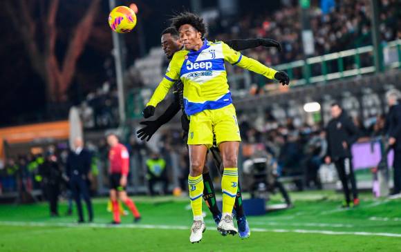 El colombiano Juan Guillermo Cuadrado tuvo un buen primer tiempo en el empate 1-1 de Juventus, como visitante, ante el Venezia por la Serie A de Italia. FOTO efe