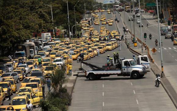 Desde las 10 de la mañana los taxistas de Medellín iniciaron su protesta. FOTOS Carlos Velásquez 